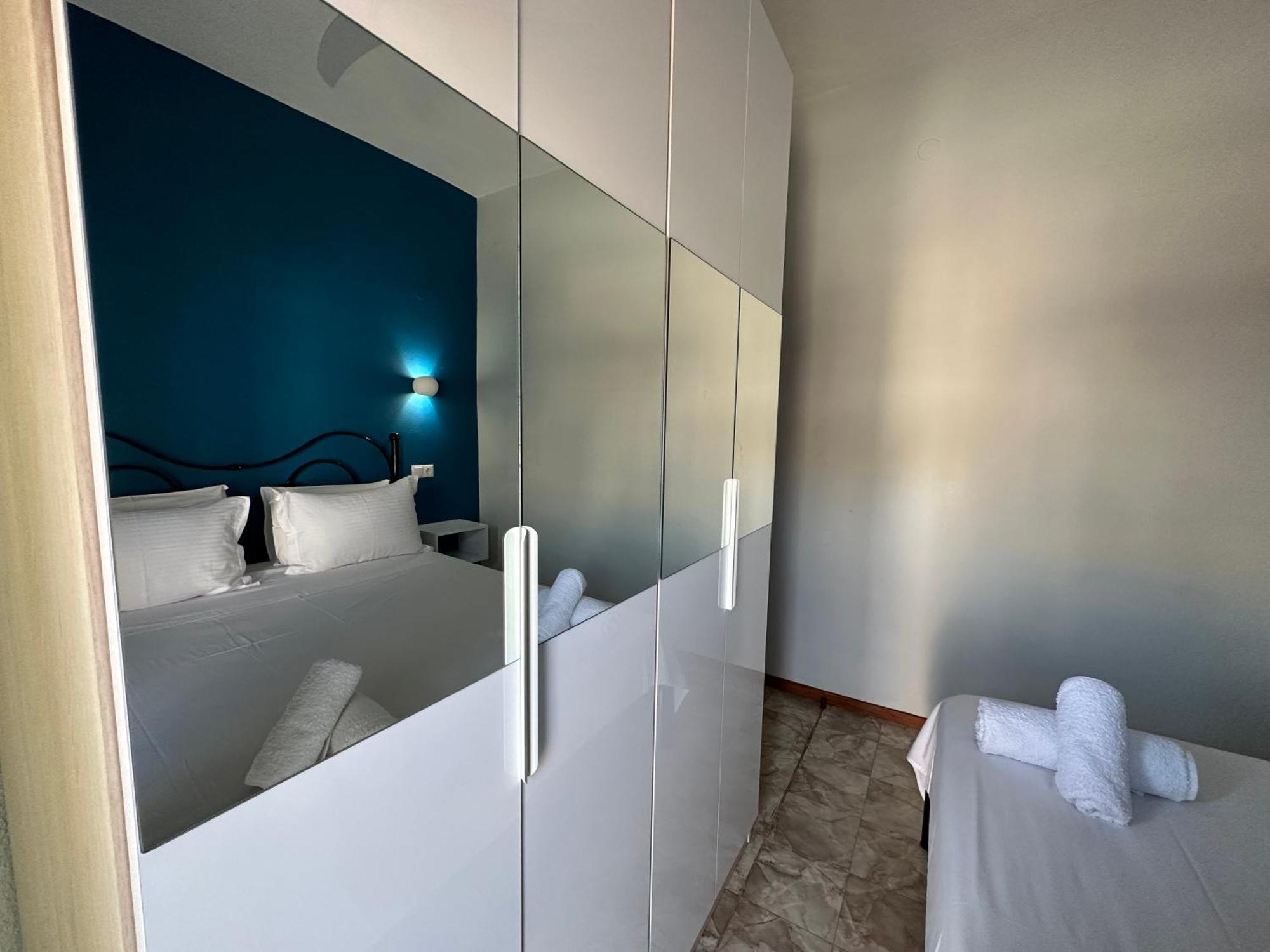W Pearl Suite Néa Péramos Exterior foto
